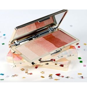 ✨Pretty Filter Glowdient Makeup Palette ✨